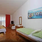 Adria 아파트